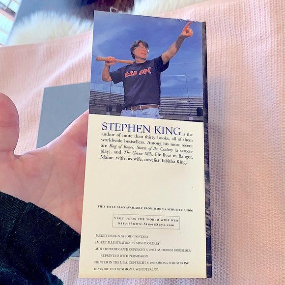 Best Seller Book By Stephen King “The Girl Who Loved Tom Gordon” - Picture 8 of 15